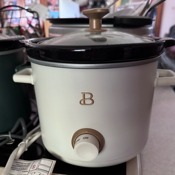 2 Pack Slow Cooker Set - Green and White 2qt brand new NO...